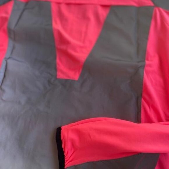 BTR Ladies High Visibility Reflective Silver/Pink Cycling and Running Jacket - Picture 9 of 9